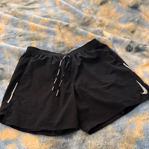 Nike Dri-FIT Black Athletic Shorts - Picture 1 of 5